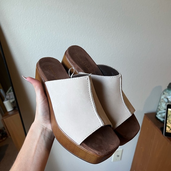 SOLD House of Harlow 1960 block heel suede mules - Picture 2 of 8